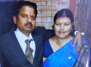 मृतक देवेंद्र राम पत्नी माया के साथ